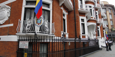 Ecuador gewährt Wikileaks-Boss Asyl