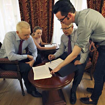 Treffen mit Baltasar Garzon in Ecuadors Botschaft in London