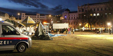 Polizei räumt Asyl-Camp vor Kirche