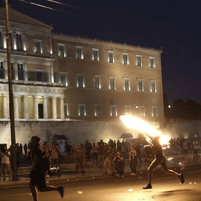 Athen: Steine und Brandbomben