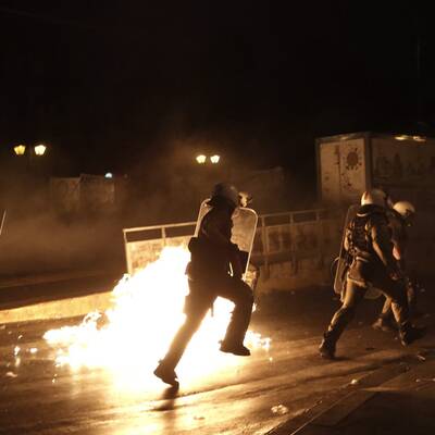 Athen: Steine und Brandbomben