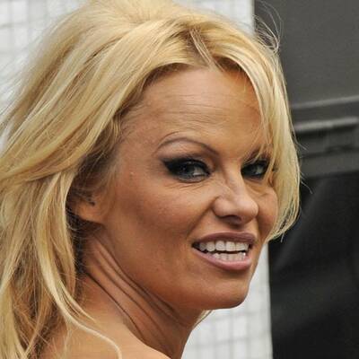 Pamela Anderson: Dunkle Augenringe trotz Make-up