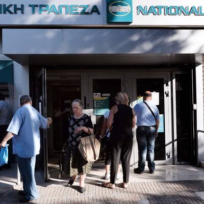 Griechen stürmen die Banken