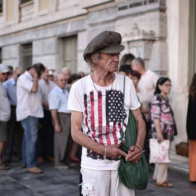 Griechen stürmen die Banken