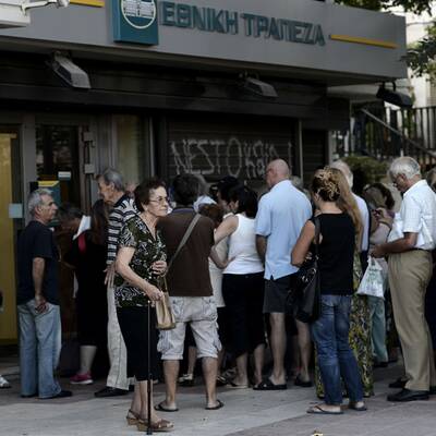 Griechen stürmen die Banken