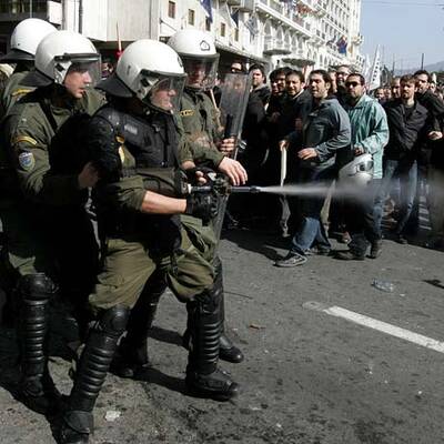 Demo in Athen wird zur Straßenschlacht