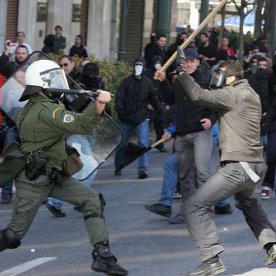 Demo in Athen wird zur Straßenschlacht