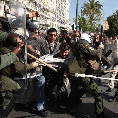 Demo in Athen wird zur Straßenschlacht