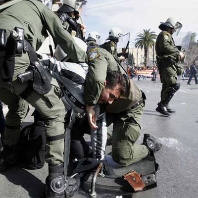 Demo in Athen wird zur Straßenschlacht