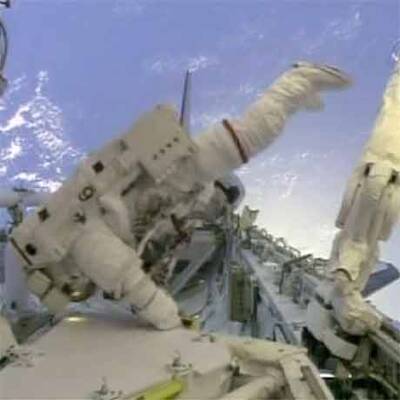Erster Außeneinsatz der Atlantis-Crew
