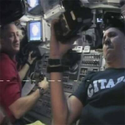 Atlantis an ISS angedockt