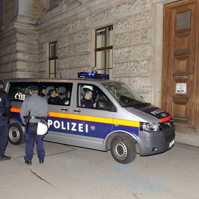 Polizei räumt besetztes Audimax