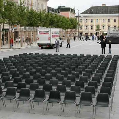 Aufbauarbeiten vor dem Rathaus