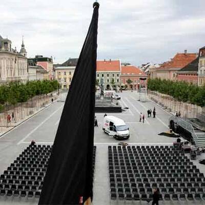 Aufbauarbeiten vor dem Rathaus