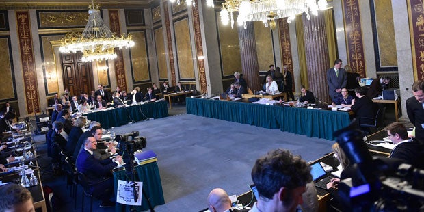 Hypo-Ausschuss startet mit Eklat