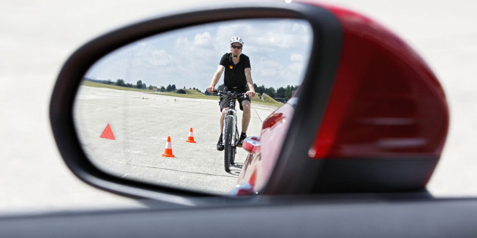 Ausstiegswarner neuer Autos im Test
