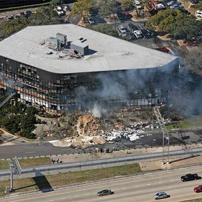 Ein Kleinflugzeug stürzte in die US-Steuerbehörde in Austin.