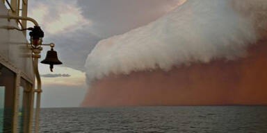 Video: Riesige Sandwolke vor Australien