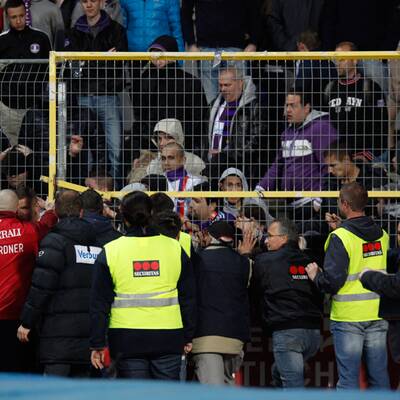 Austria-Fans wollten Platz stürmen