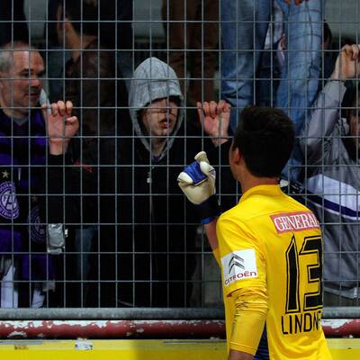 Austria-Fans wollten Platz stürmen