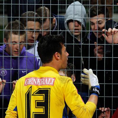 Austria-Fans wollten Platz stürmen