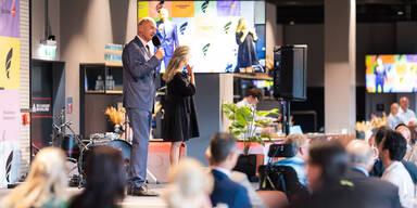 Landesrat D&ouml;rfel bei der Verleihung.