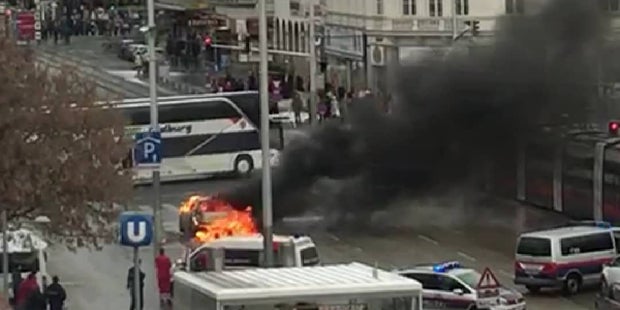 Auto explodiert mitten in Wien