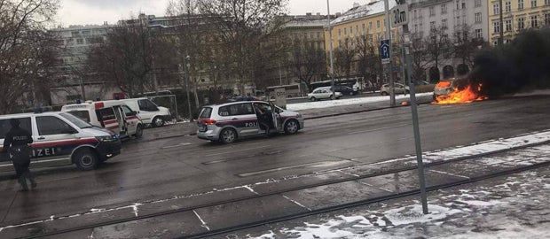 Auto explodiert mitten in Wien