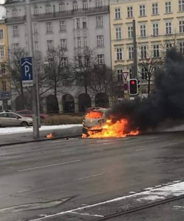 Auto explodiert mitten in Wien