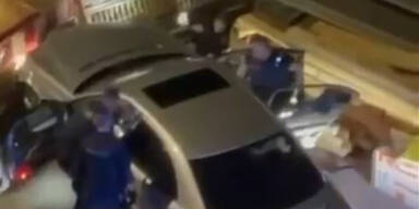 Mann tötet Ehefrau– Mutmaßlicher Täter tot in Auto gefunden