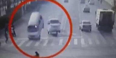 Video: R&auml;tsel um schwebende Autos