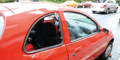 Student (20) st&uuml;rzt 14&thinsp;m tief auf Auto