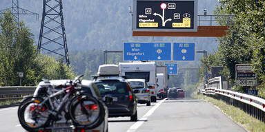 Mega-Stau vor Karawankentunnel (A11)