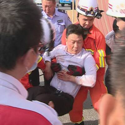 Container macht Auto völlig platt