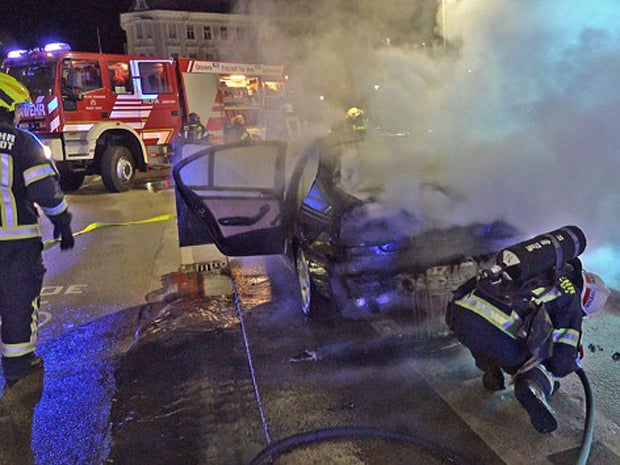 Auto brannte lichterloh mitten in Baden