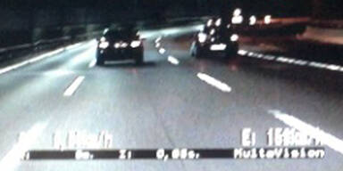 Raser ohne Schein liefert sich illegales Rennen auf Tangente