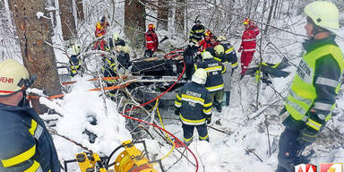 Auto-Absturz: Ermittlungen gegen Mutter