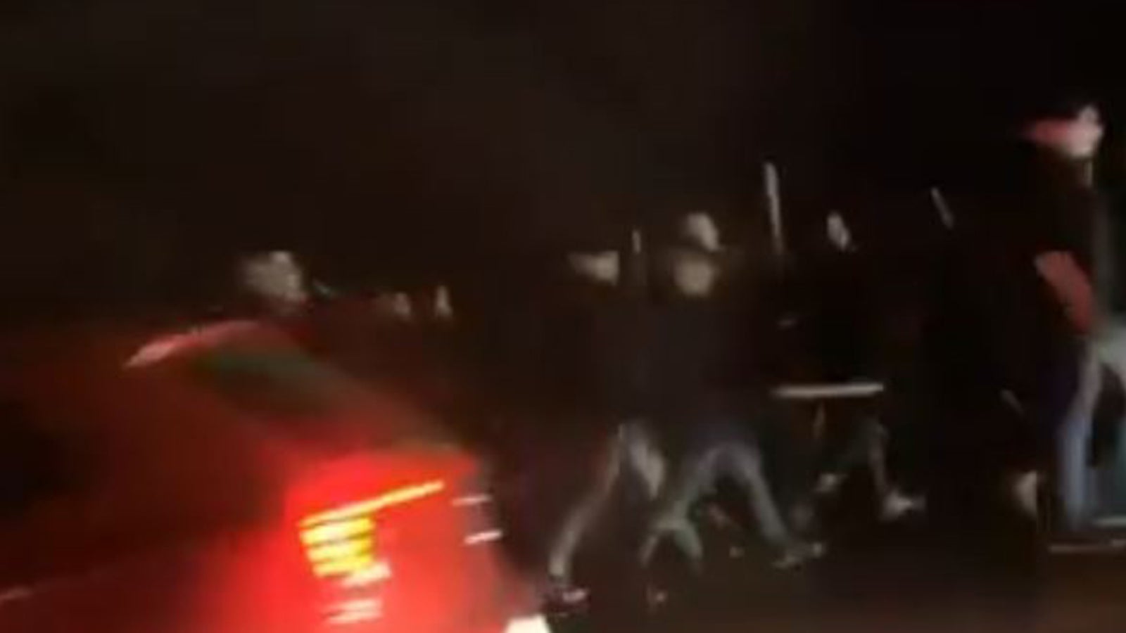 Video zeigt Vermummte auf der A2 Kép