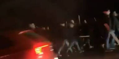 Hooligans auf der Autobahn