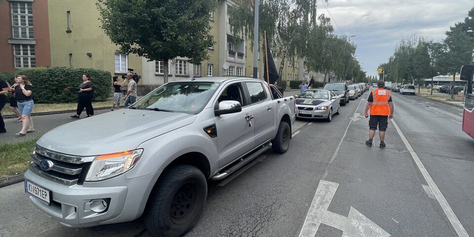 Hunderte Teilnehmer bei Trauerkundgebung für Leonie