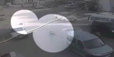 Kinder &uuml;berleben Sturz aus Kofferraum