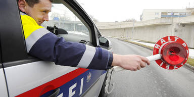 Fahrsch&uuml;ler fuhr ohne Schein fast 200 km/h