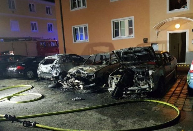 Fahrzeuge in Wiener Neustadt abgebrannt