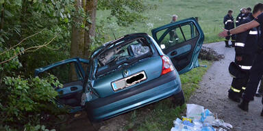 18-Jähriger kracht gegen Baum