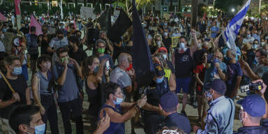 Trotz Lockdowns: 100.000 Israelis auf den Stra&szlig;en