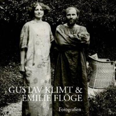 Rihanna - Queen of Downloads