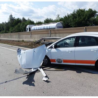 Karambolage auf A2 - Lkw kollidiert mit mehreren Pkw