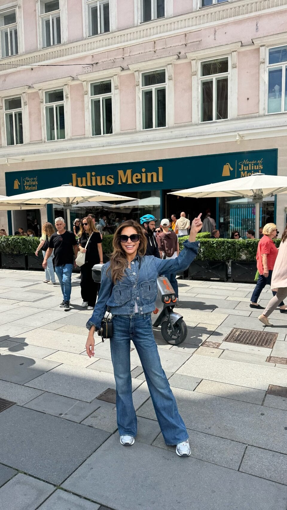 Adya Field-Williams beim Sightseeing in Wien