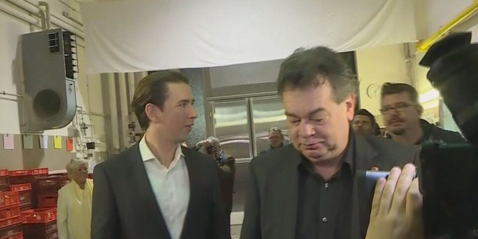 Türkis-grüne Show um 6 Uhr früh in der Bäckerei