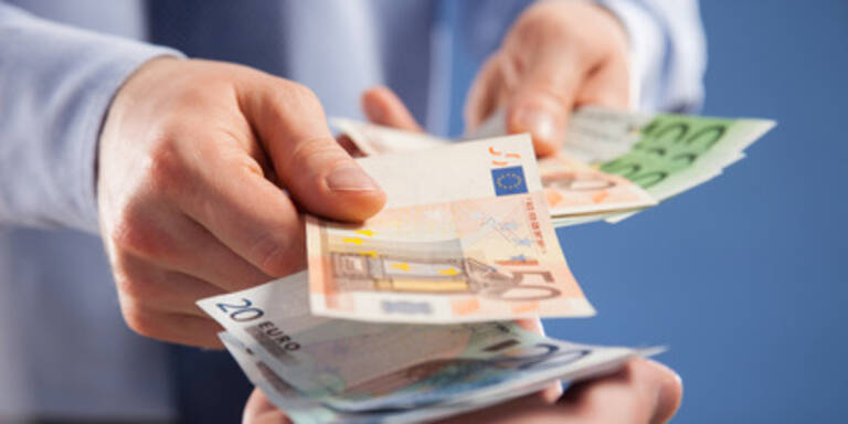 Gehälter steigen in Höhe der Inflation.